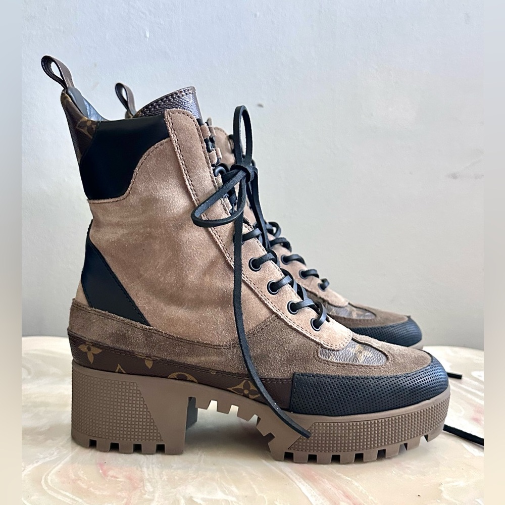 Louis Vuitton Laureate Desert Boot Beige